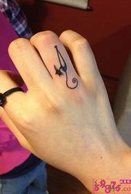Foto tatuaggio dito piccolo modello gatto