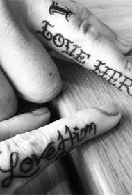 Pasangan jari tato Inggris kecil