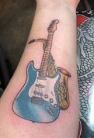 Ingalo ye-guitar ye-Electric guitar ku-saxophone nesithombe se-guitar tattoo