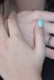 Красота пальца татуировкой римской цифрой