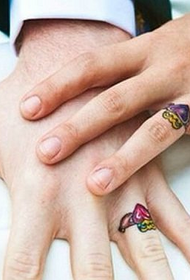 زوجين إصبع القلب على شكل خاتم الوشم نمط