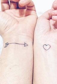 Jednostavan uzorak tetovaže na zglobovima nekoliko prstiju