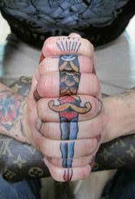 Desať prstov farebnej kombinácie dýky s tetovaním