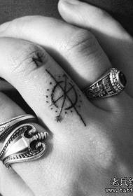 Пальцем татуювання компаса