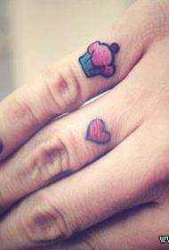 Spettacolo di tatuaggi, raccomandare un tatuaggio da donna con il dito