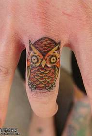 ຮູບແບບ tattoo owl ນິ້ວມື