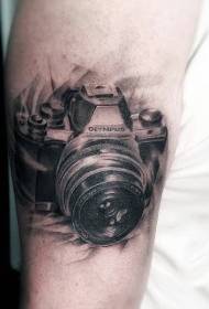 Tatuaggio fotocamera tatuaggio fotocamera su più braccia