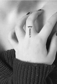Meisje vinger klassieke eenvoudige schroef tattoo patroon foto