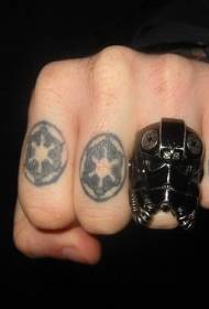 Motivo per tatuaggio totem dito anello nero