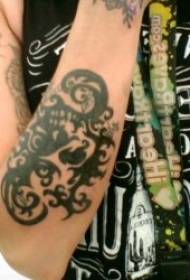 Črno siva rokavna tetovaža 10 črno siva roka tattoo personaliziran vzorec