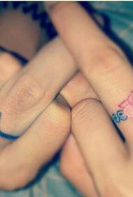 Para palców piękny ładny mały tatuaż wzór pierścienia kwiat