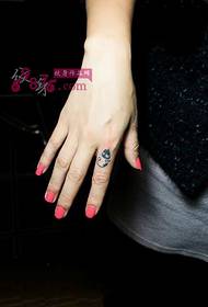 Slatka mačka prsten tetovaža slika