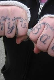 Vinger Engelse alfabet squirt krul stijl tattoo