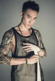 Wang Yangming's Tattoo Star's Arm op swartgriis Flower Arm Tattoo Picture