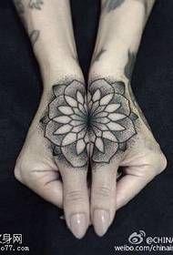 Modello di tatuaggio di moda classico punto tatuaggio fiore tatuaggio