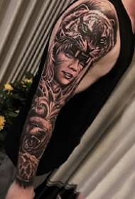 Velika crna ruka s cvijećem: set od 9 velikih crnih crteža za tetovaže na europskom i američkom stilu
