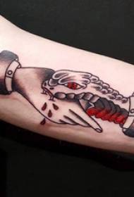 Tatuaje cobra neska besoa suge eta eskuaren tatuaje argazkia