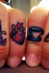 wzór tatuażu palca