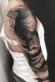 Tatuaggio braccio nero bel modello di tatuaggio braccio nero scuro di 9 gruppi