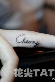 Dice di ragazza bella modellu di tatuatu di alfabetu inglese