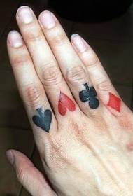 Padrão de tatuagem de símbolo de baralho de dedo