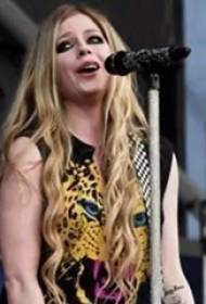 Tauira Avril Lavender Avril Arms me te Whakaahua Whakaipoipo Ingarihi