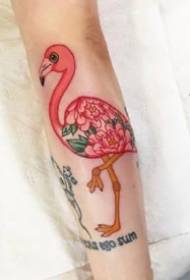 Tatuaggio silhouette - silhouette di ragazza con tatuaggio colorato sul braccio