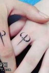 Finger patrún tattoo álainn úr lánúin