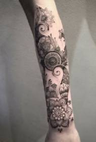 Tatuatge de braç de bossa de negre gris