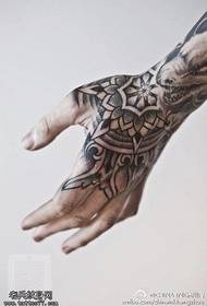 Ручни класични узорак тетоваже ванилије