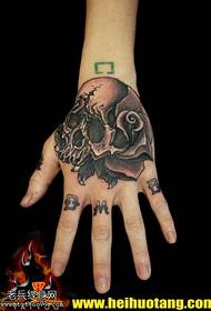 Testo del dito più disegno del tatuaggio del fiore recitazione della mano