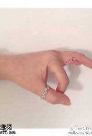 Modello di tatuaggio semplice linea geometrica