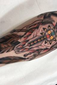 Får kranium tatovering mandlige studerende arm malet kranium kranium tatovering billede