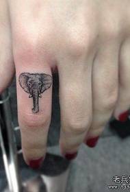 en fingertatuering