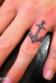 Patrón de tatuaje de ancla de dedo