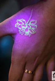 Šaunios ir stilingos fluorescencinių tatuiruočių nuotraukos