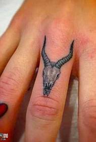 Modello tatuaggio dito pecora