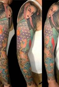 Japoniako geisha tatuaje lore besoarekin koloretako geisha tatuaje argazkia gizonezkoen besoan