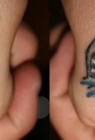 Padrão de tatuagem de âncora de tubarão de dedo funciona apreciação de imagem