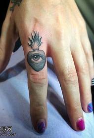 Modello del tatuaggio dell'occhio del cuore di Crowe
