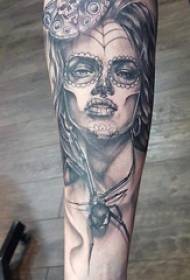 Beauty karakter tattoo patroon meisie meisie swartgrys vroulike skoonheid tattoo foto