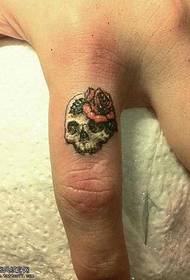 Vinger schedel tattoo patroon