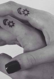 Patrón de tatuaxe de lúa de sol de dedo par de par