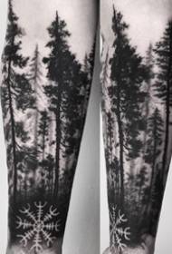 Il modello del tatuaggio degli alberi forestali _ una serie di armi sul modello del tatuaggio della foresta degli alberi di gray grigio funziona