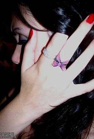 Finger bow tattoo patroon