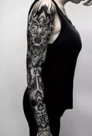 9 forši dāmu ziedu rokas tetovējuma attēlu paraugi, kurus baudīt