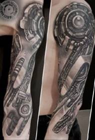 Несколько реалистичных реалистичных 3D татуировок с роботизированной рукой