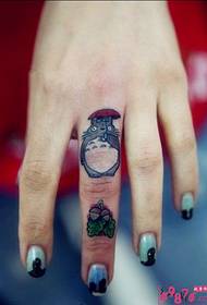 Finger сладка снимка за татуировка на костенурка