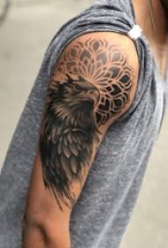 ແຂນຂອງເດັກຜູ້ຊາຍ tattoo Eagle eagle ກ່ຽວກັບຮູບ tattoo ສີຂາວ eagle eagle ສີຂີ້ເຖົ່າ