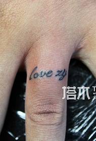 Tatuagem de letra de dedo de beleza